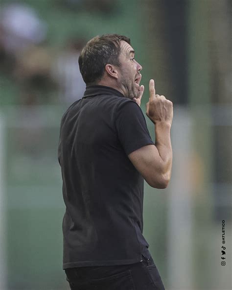 Técnico do Atlético MG Eduardo Coudet critica desempenho na estreia da