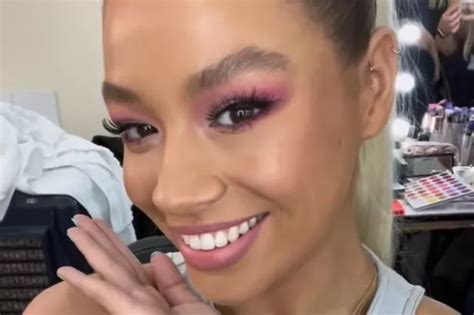 Strictly S Helen Skelton Branded A Yummy Mummy As She Stuns In Gingham Bikini Ok Magazine