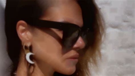 Bianca Guaccero Al Mare In Bikini Fa Andare In Delirio I Fan Meravigliosamente Naturale