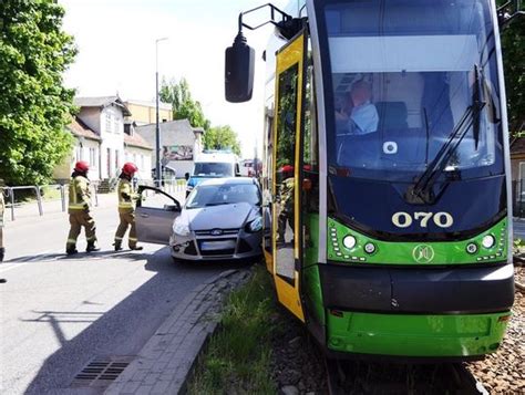 Zderzenie Tramwaju Z Samochodem Na Browarnej