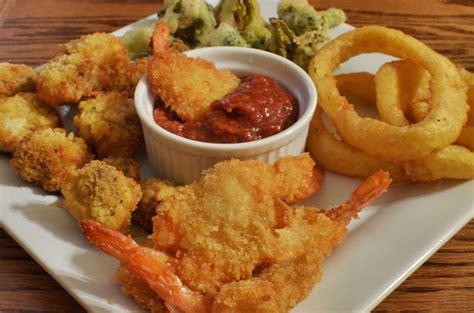 File:Deep-fried foods with dipping sauce.jpg - Wikimedia Commons