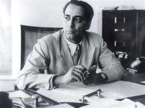 Homi Bhabha Biography: Birth, Age, Family, Education, Career, Awards ...