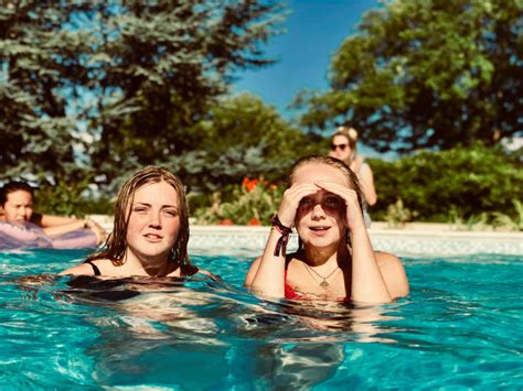 Paradowałam w bikini podczas urodzin mojej wnuczki a moja córka ostro się wściekła Jasna Strona