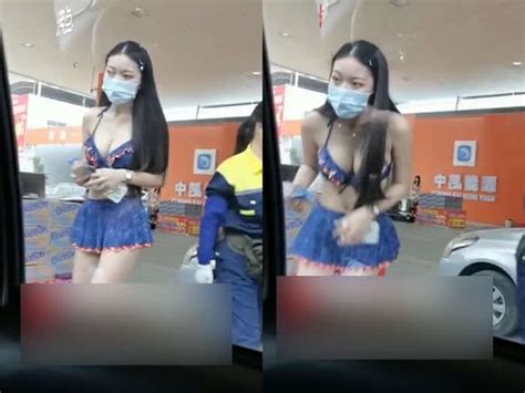 Trạm xăng thuê người mẫu mặc bikini khoe ngực khủng để tài xế bớt nhàm chán gây tranh cãi gay