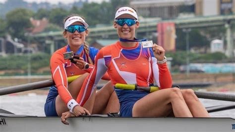 Secas Las Mellizas Antonia Y Melita Abraham Ganan Medalla De Plata En