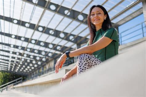 Premium Photo Brunette Athlete Pauses Outside Sports Venue
