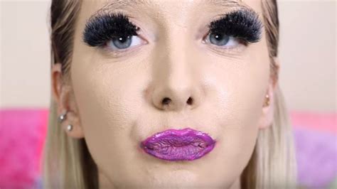 Jenna Marbles takes the 100-layer makeup trend to the extremeHelloGiggles