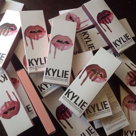 Kit L Piz Labial Delineador De Labios Kylie Jenner Tonos S