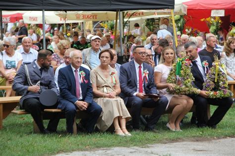 Dożynki w Brzezinach Mieszkańcy i władze gminy dziękowali za plony