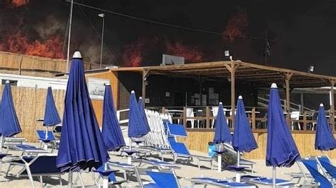 Incendio Minaccia La Spiaggia Di Pulsano Paura Tra I Bagnanti