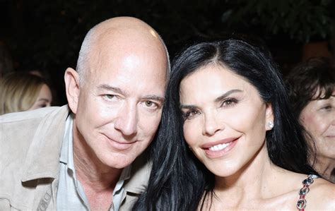 Jeff Bezos Fiancé Lauren Sánchez 54 Rocks Racy Lace Dress Parade