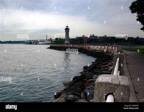 Lighthouse of Roosevelt island Stock Photo - Alamy