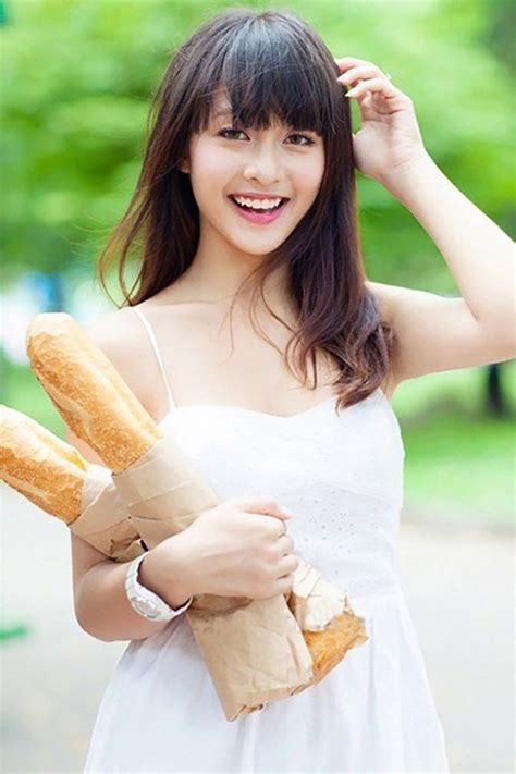 Khả Ngân Từ hot girl thị phi tới nữ diễn viên giành giải Cánh diều vàng