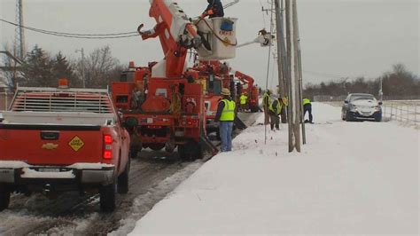 Og E Crews Work To Restore Power To Thousands After Winter Storm