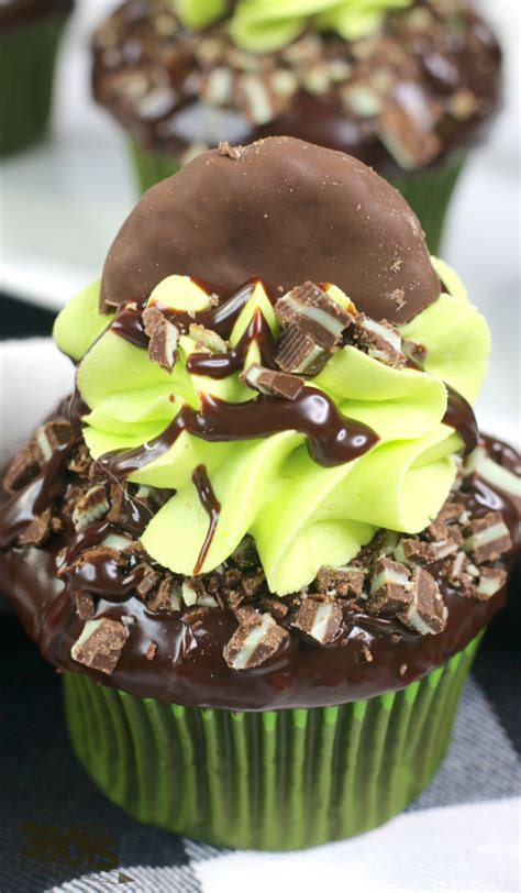 Incredible Easy Grasshopper Cookie Cupcakes