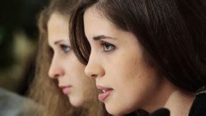 Jo De Sotchi Les Pussy Riot Frapp Es Par La Police La Vid O Choc Africa Top Sports