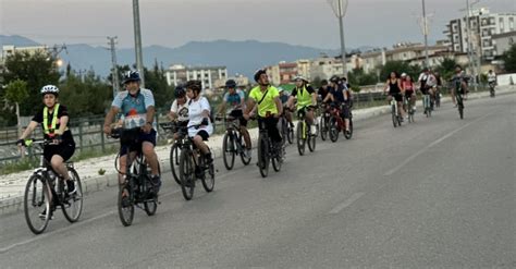 Erzin de bir grup bisikletli kazalara dikkat çekmek için pedal çevirdi