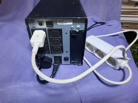 UPS APC Smart 750 (500 W)