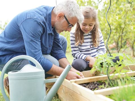 Comment Initier Les Enfants Au Jardin Potager Silence A Pousse