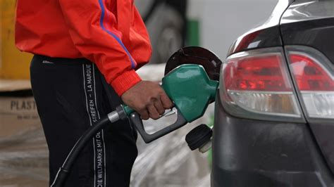 Los precios de la gasolina se disparan a lo más alto en EE UU