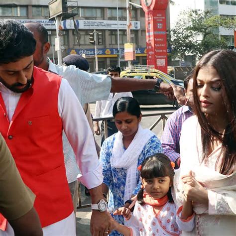 Pics Abhishek Aishwarya Seeks Blessings At Siddhivinayak Temple On