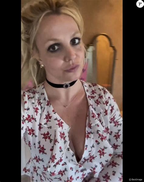 Britney Spears Pose Encore Toute Nue Et En Dévoile Beaucoup Le