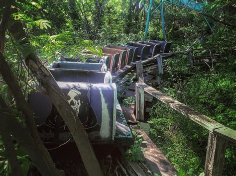 Joyland - Wichita, KS [2333x1555] : r/AbandonedPorn