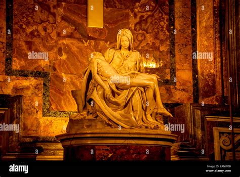 La Pietà de Michel Ange dans la Basilique Saint Pierre Photo Stock Alamy