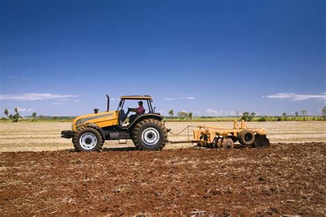 Avaliação de desempenho operacional de tratores agrícolas Revista