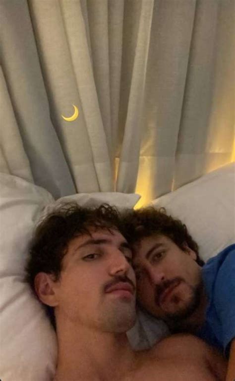 Jesuita Barbosa E Gay - Jesuita Barbosa surge em clique romântico com seu namorado