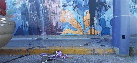 En M Pintan Mural Feminista Creadoras No Emiten Postura La Silla Rota