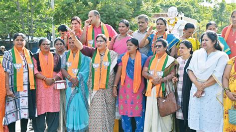 BJP Mahila Morcha Stages Protest Against MLA Priyank Kharge Star Of