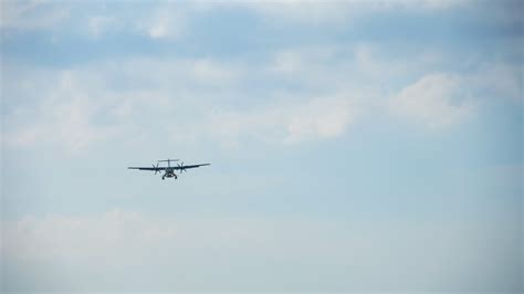 Turboprop airplane approaching before landing at Phuket airport 23221775 Stock Video at Vecteezy