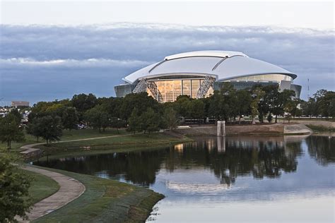 Living in Arlington, Texas: Tips for Moving and Visiting 2024