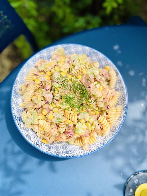 Mouthwatering Bacon Pasta Salad Recipe - Daisies & Pie