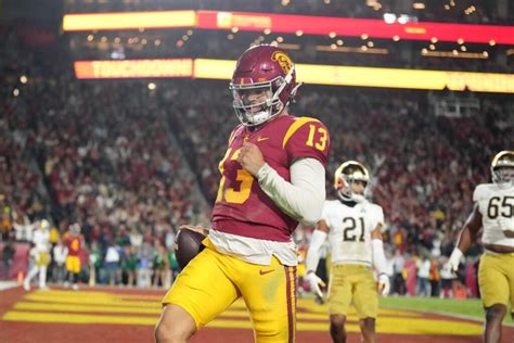 College Football Bowl Projections 2022 Usc Trojans Fight On To The