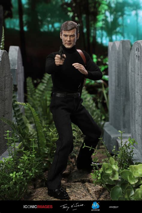 RM001 Roger Moore Officially Licensed Action Figure - DID Corp.