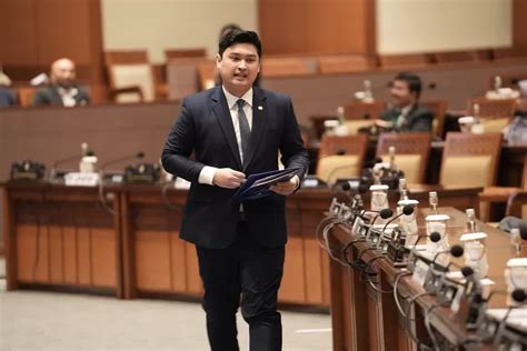 Profil Dan Biodata Rizki Natakusumah Suami Beby Tsabina Yang Resmi