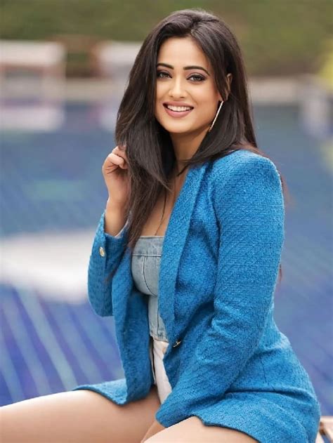 Shweta Tiwari Looks So Hot In Shorts Check Latest Pictures Hot Sex