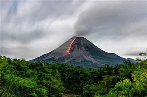 Indonesia’s Marapi volcano erupts - The Tribune