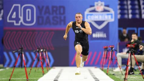 Running Back Evan Hull Runs Official 4 47 Second 40 Yard Dash At 2023