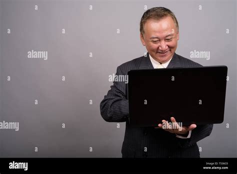 Mature Asian Computer Hi Res Stock Photography And Images Alamy