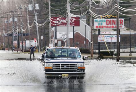 N J Flooding Continues Passaic River Expected To Crest In Little Falls Pine Brook Today