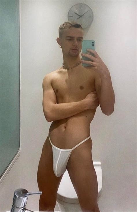 OMG They Re Naked Drag Race UK Contestant Gothy Kendoll OMG BLOG