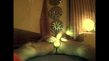 Jouer avec mes balles méga chaudes et avec ma grosse bite de monstre longue et épaisse XVIDEOS