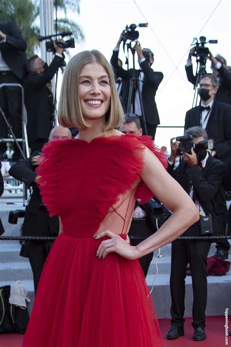 Rosamund Pike Mspike Nude Onlyfans Leaks Fappening Page Fappeningbook