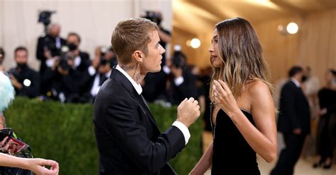 Did Hailey Baldwin Cry At The Met Gala When Fans Chanted "Selena"?