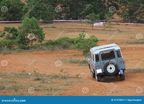 Carro Fora De Estrada Velho De SUV Foto De Stock Imagem De Estrada