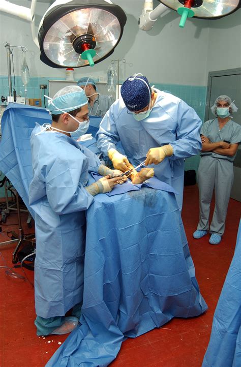 Americans, Hondurans team to fix broken bones > Air Force > Article Display