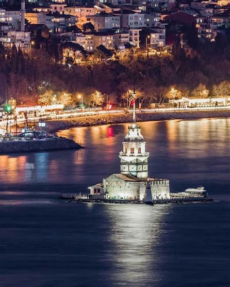 La Torre De La Doncella Kiz Kulesi Estambul Istanbul Turkey